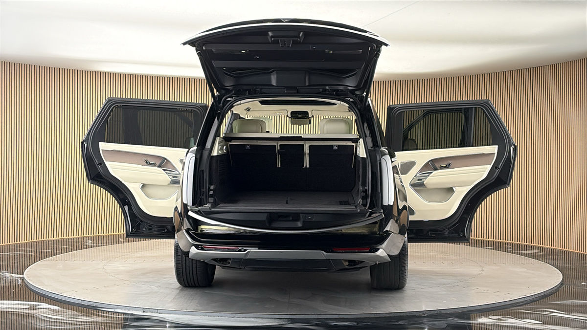 More views of Land Rover Range Rover