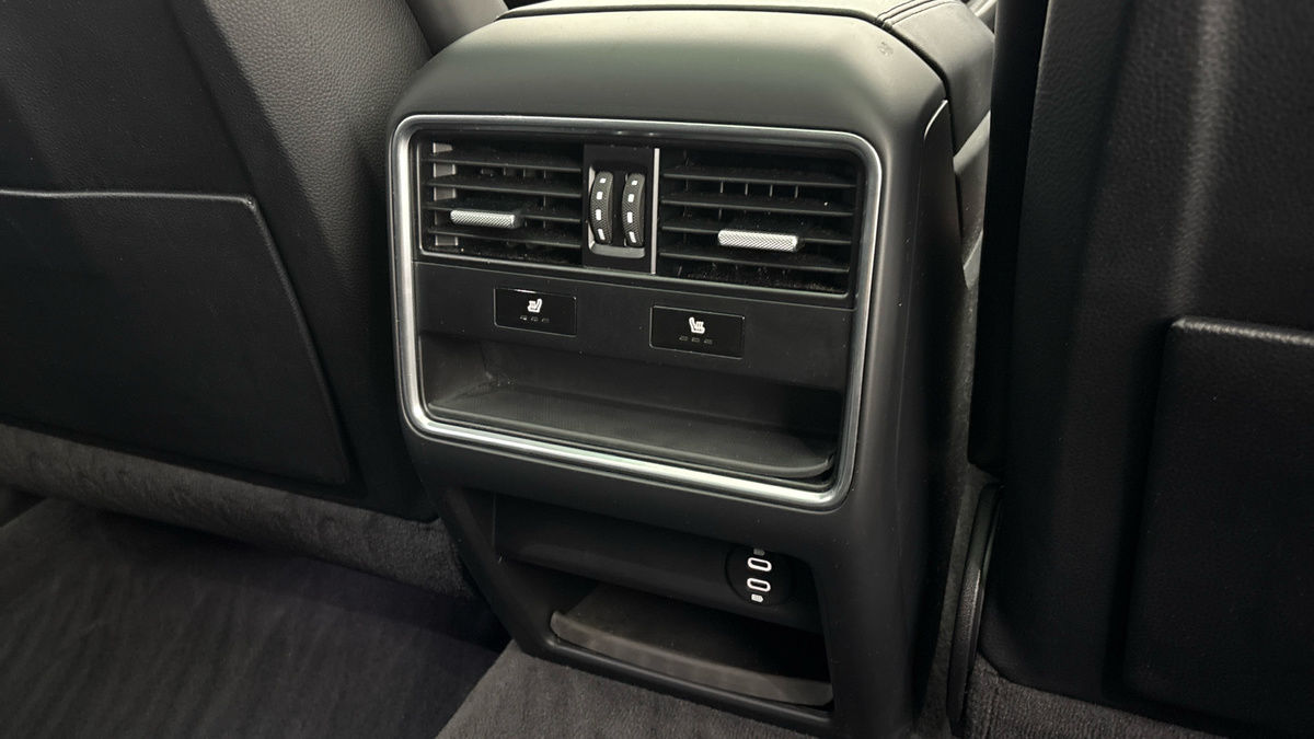 Porsche Cayenne Image 32