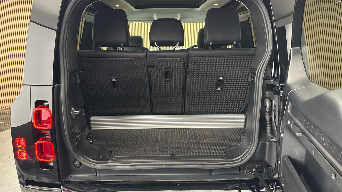 Land Rover Defender 90 Image 11