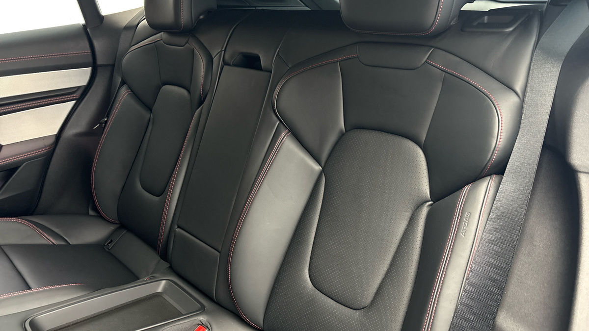 Porsche Taycan Image 8