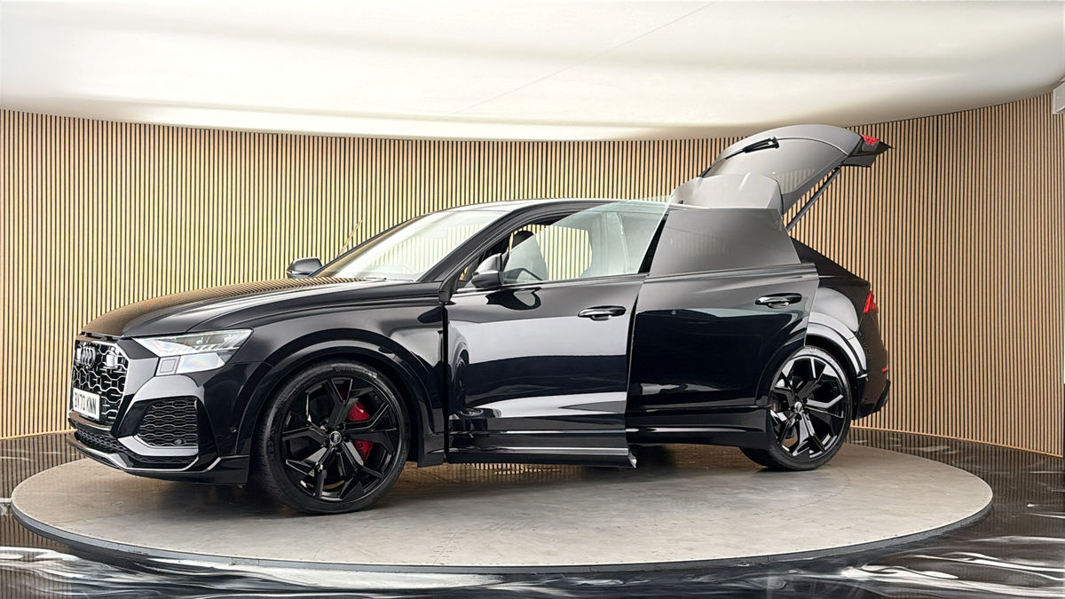More views of Audi RSQ8