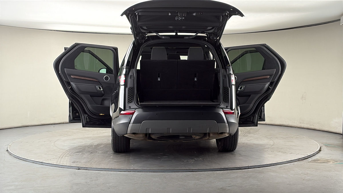 More views of Land Rover Discovery