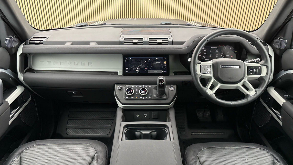 Land Rover Defender 110 Image 12