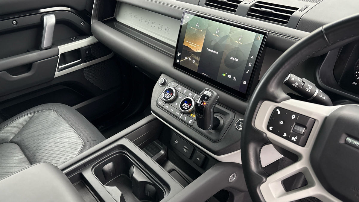 Land Rover Defender 110 Urban Image 18