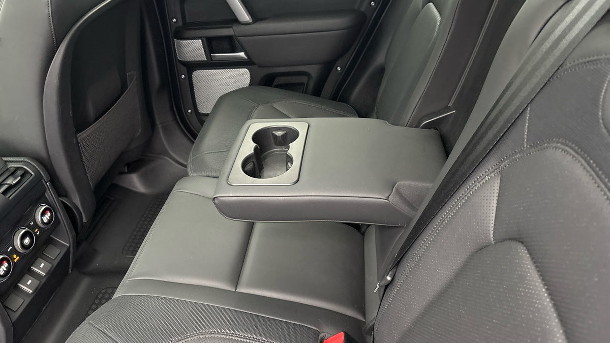 Land Rover Defender 130 Image 9