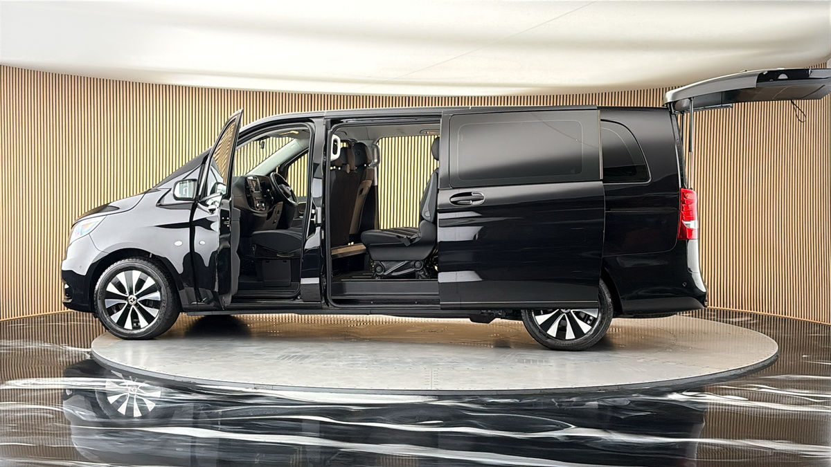 More views of Mercedes-Benz Vito