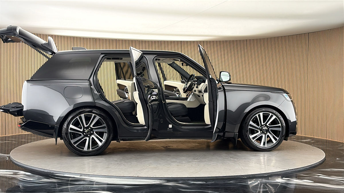 More views of Land Rover Range Rover
