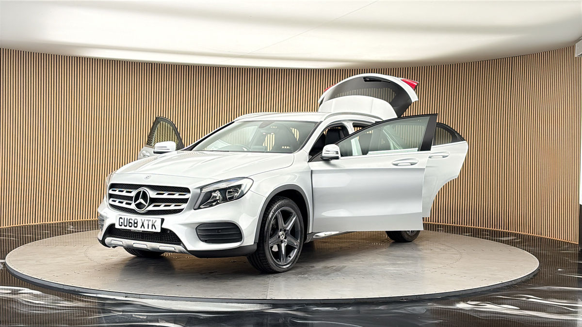 More views of Mercedes-Benz GLA