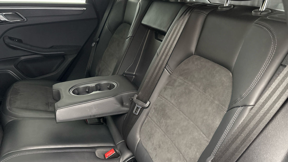 Porsche Macan Image 9