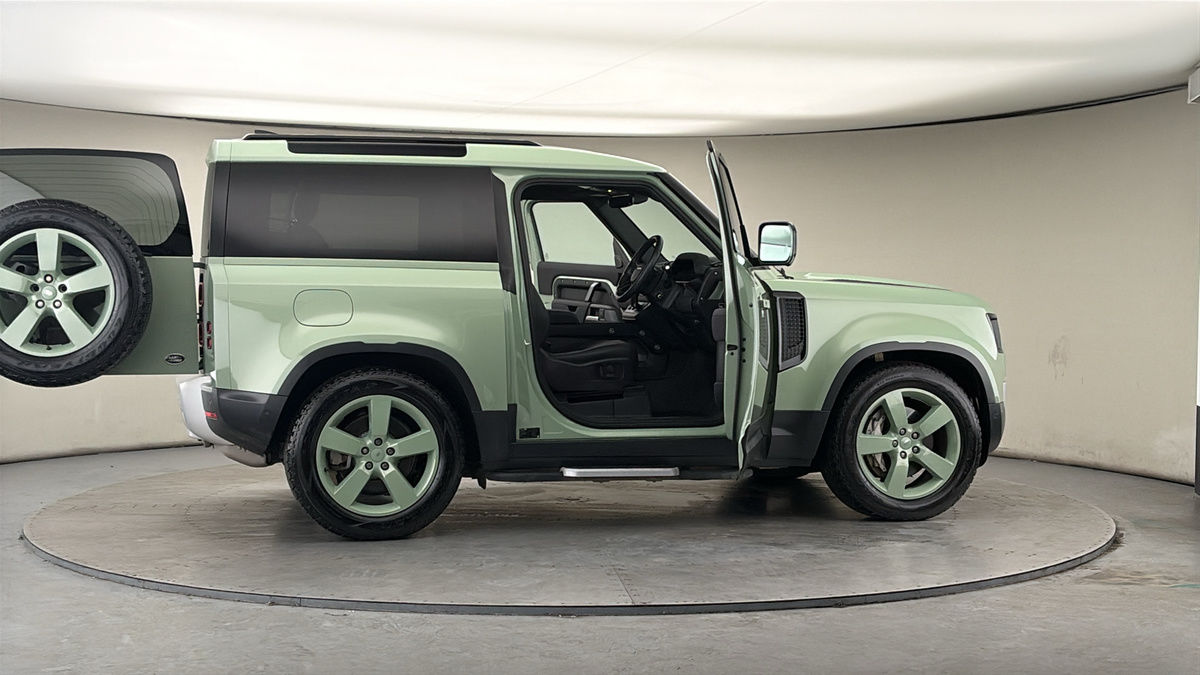 More views of Land Rover Defender 90