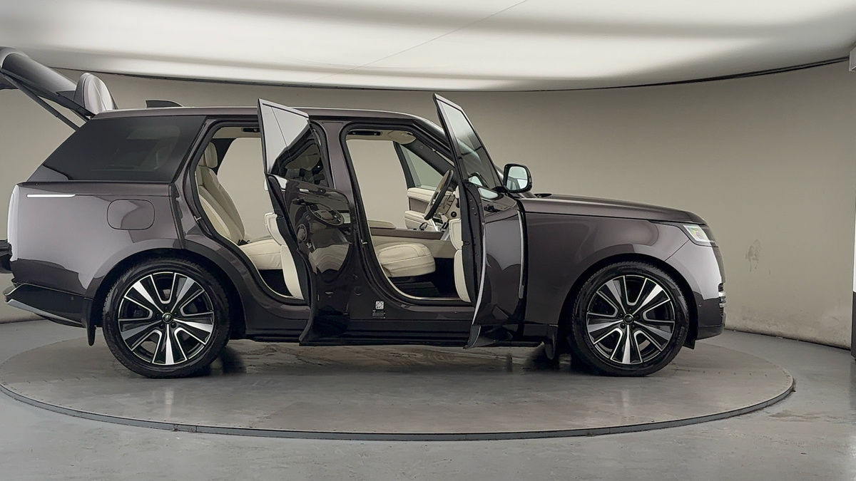 More views of Land Rover Range Rover