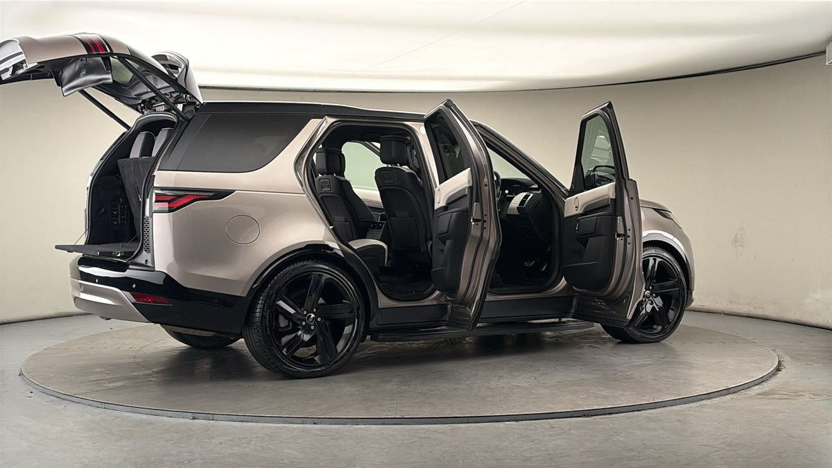 More views of Land Rover Discovery