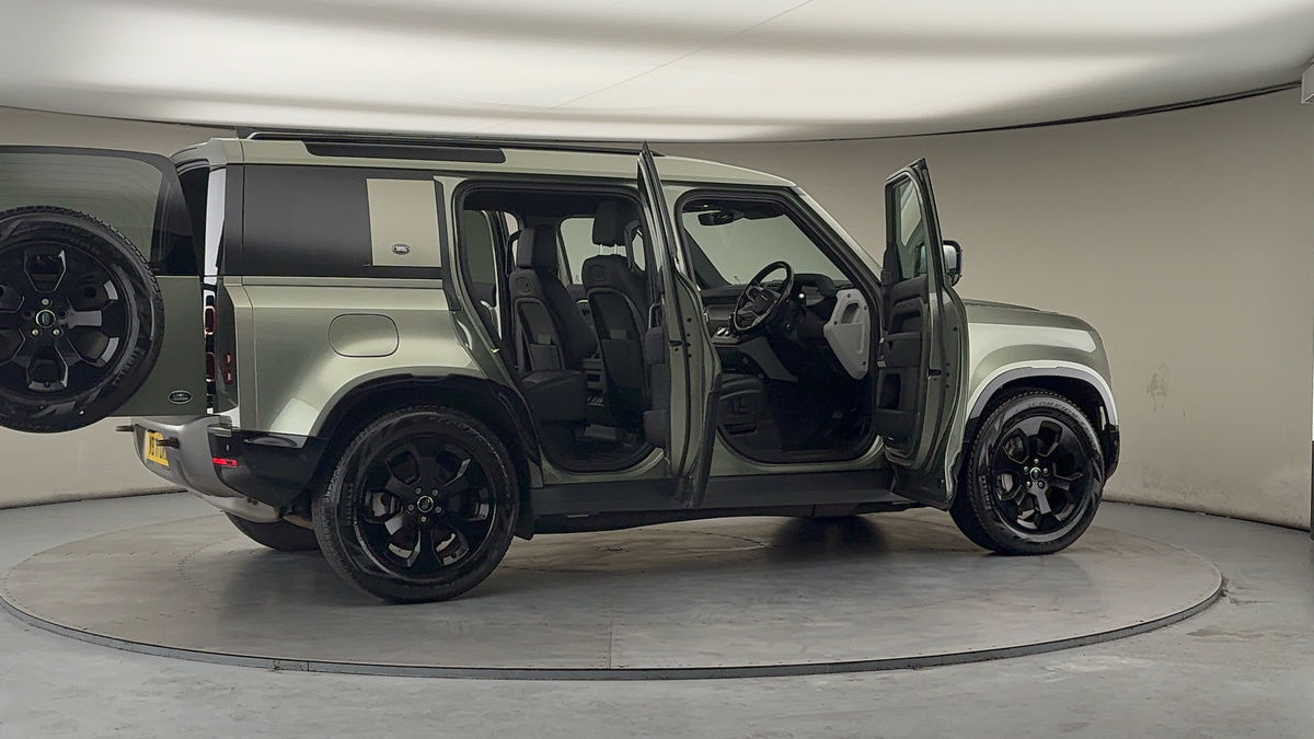 More views of Land Rover Defender 110