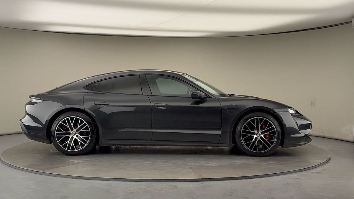 Porsche Taycan Image 16