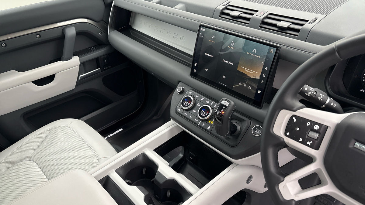 Land Rover Defender 110 Urban Image 41