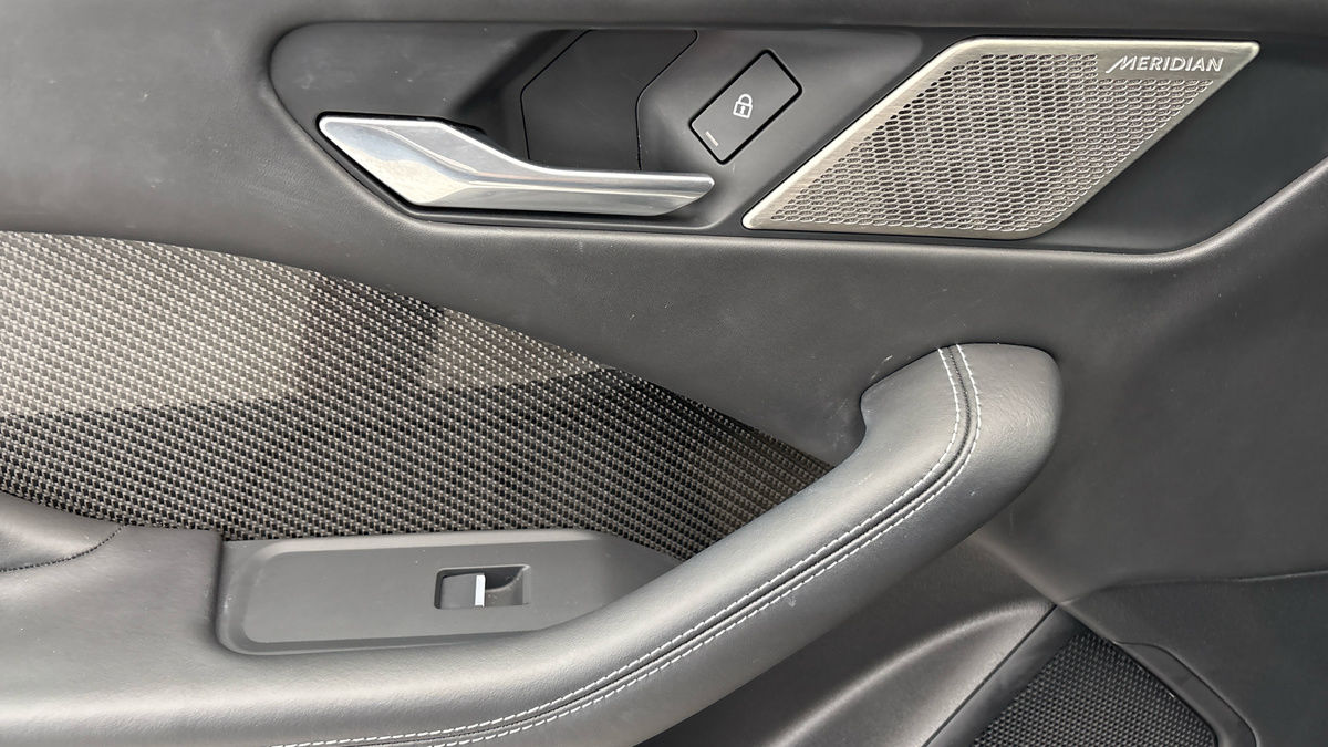 Jaguar I-PACE Image 19