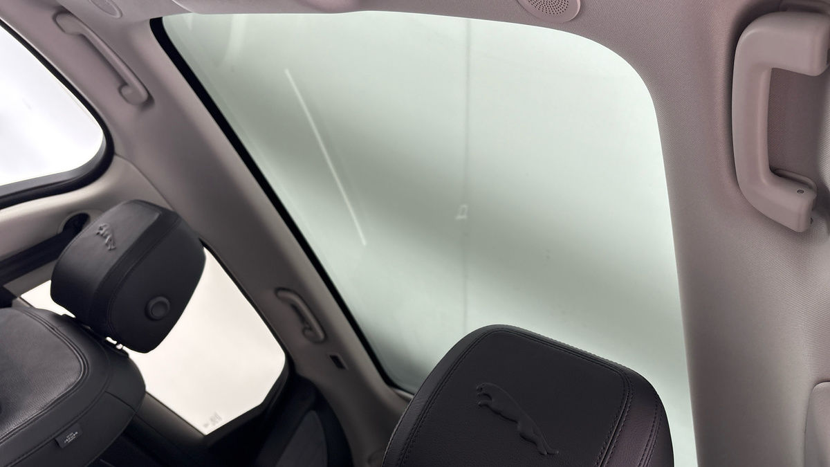 Jaguar F-PACE Image 6