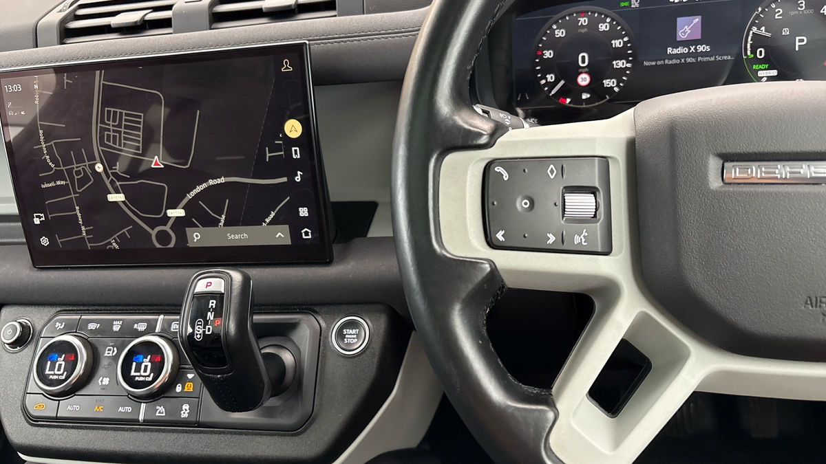 Land Rover Defender 110 Image 13