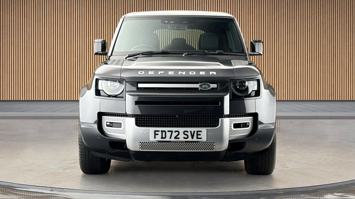 Land Rover Defender 110 Image 3