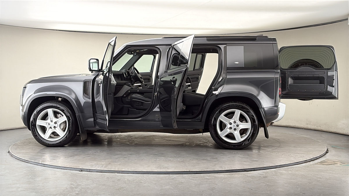 More views of Land Rover Defender 110