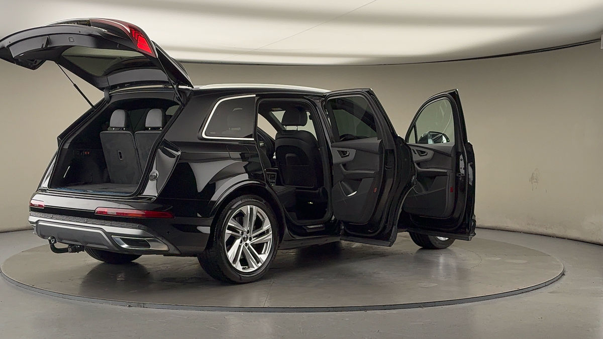 More views of Audi Q7