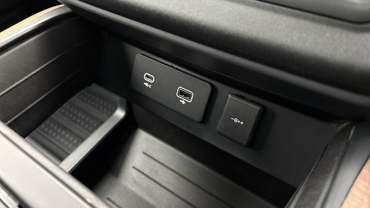 Land Rover Defender 90 Image 27