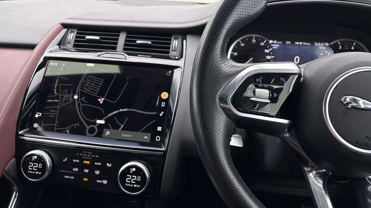 Jaguar E-PACE Image 13