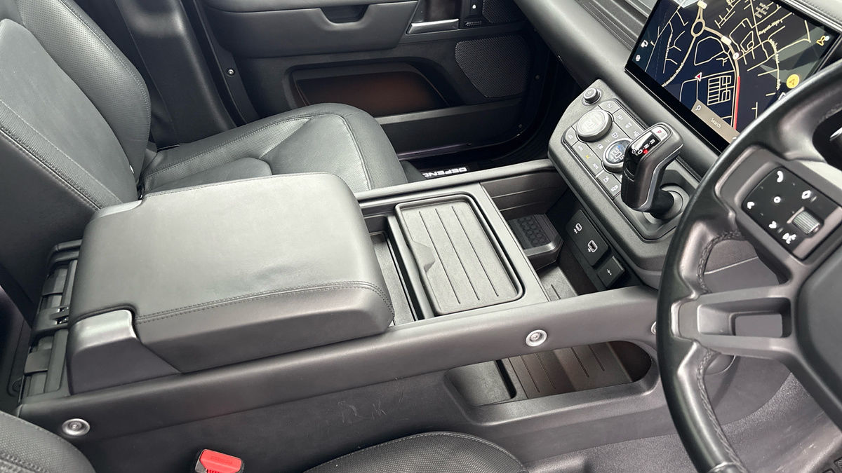Land Rover Defender 110 Urban Image 18