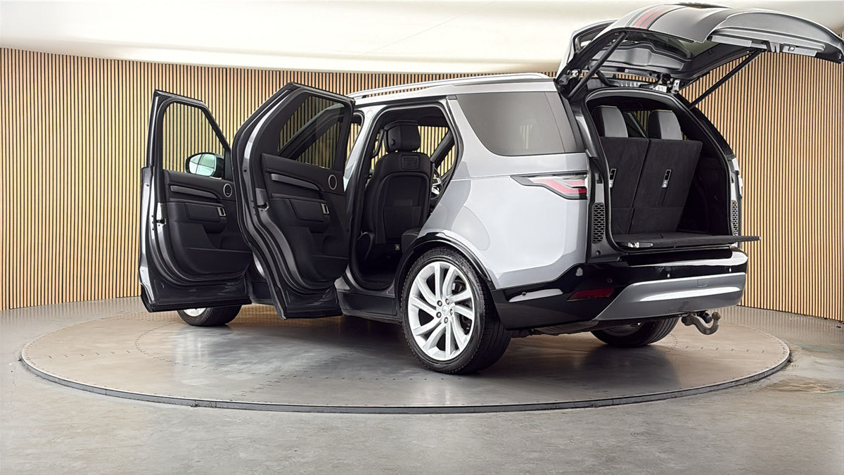 More views of Land Rover Discovery