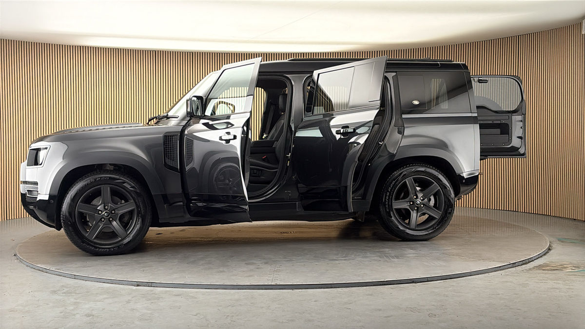 More views of Land Rover Defender 110