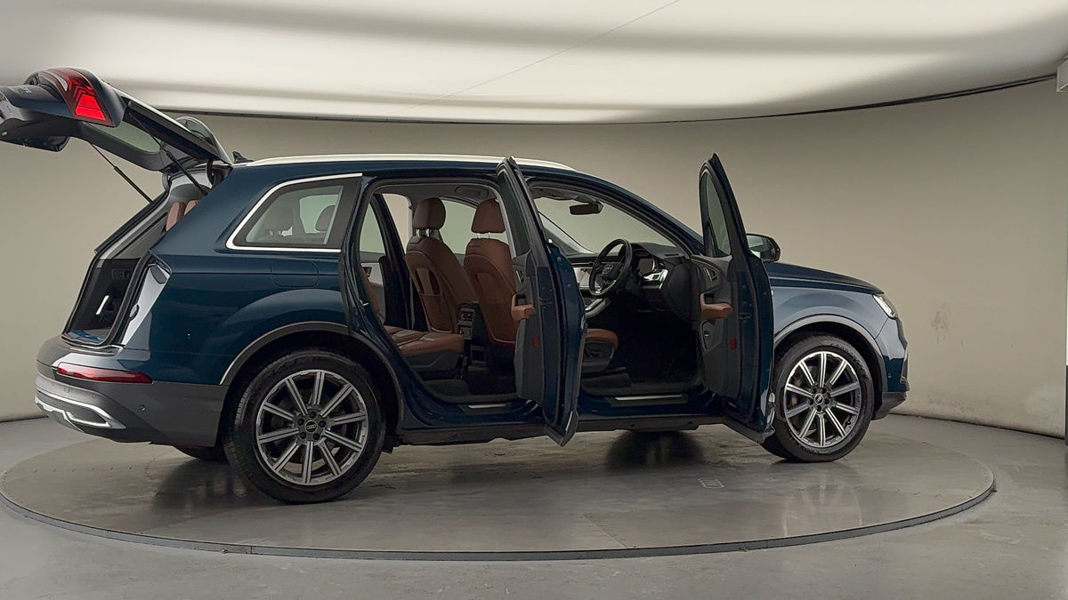 More views of Audi Q7