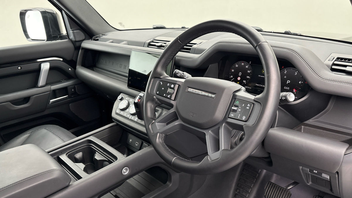 Land Rover Defender 110 Image 5