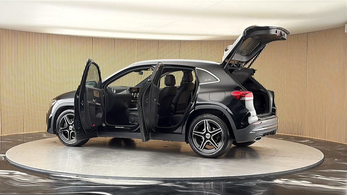 More views of Mercedes-Benz GLA