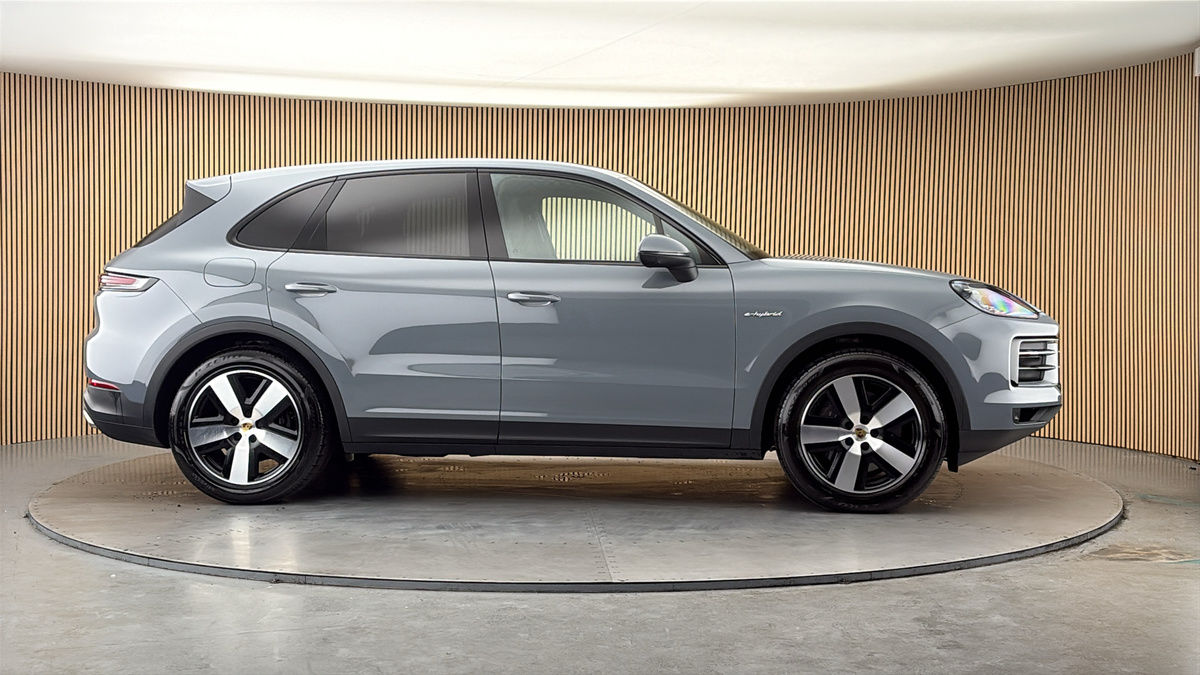 More views of Porsche Cayenne