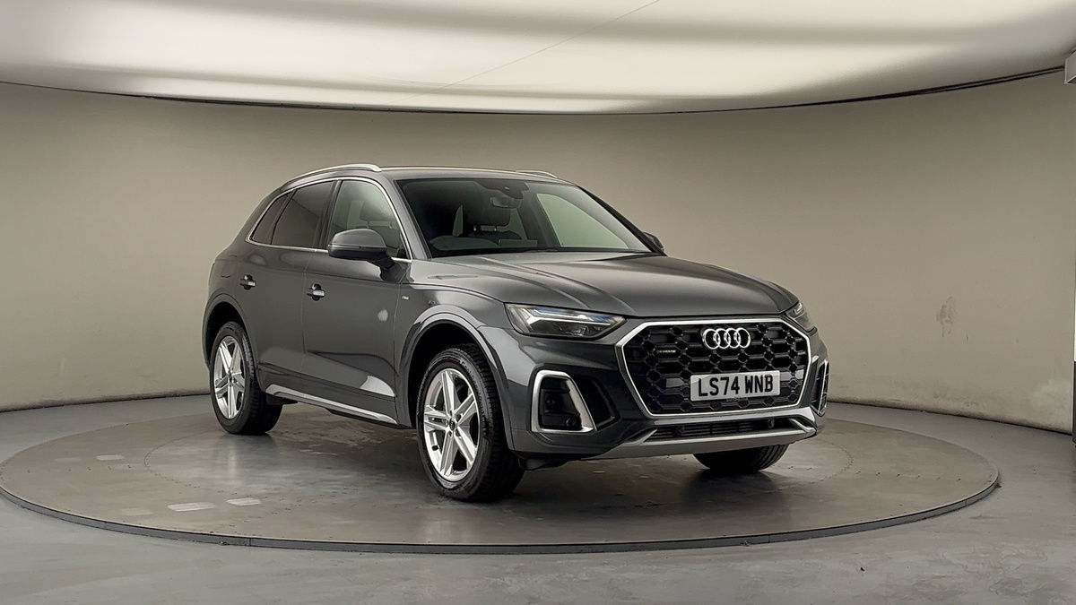 Audi Q5 Sticky Header Image