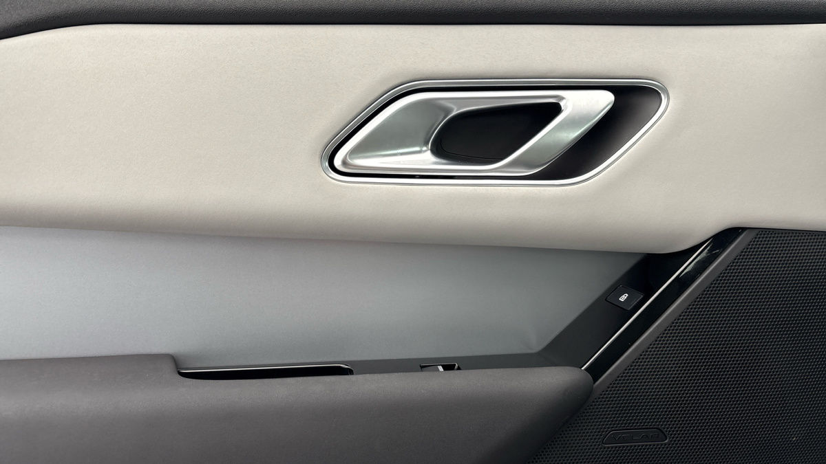Land Rover Range Rover Velar Image 19