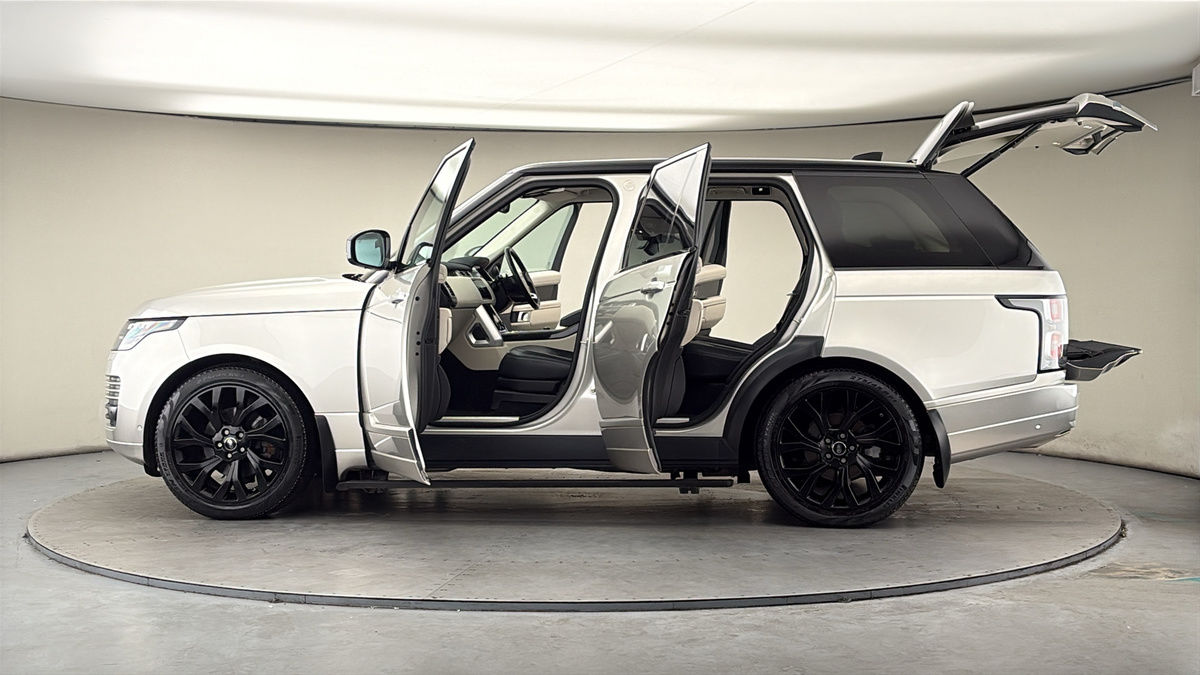 More views of Land Rover Range Rover