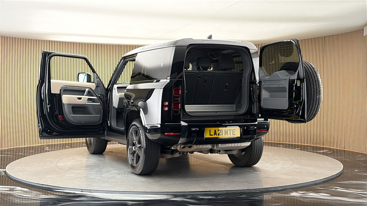 More views of Land Rover Defender 90