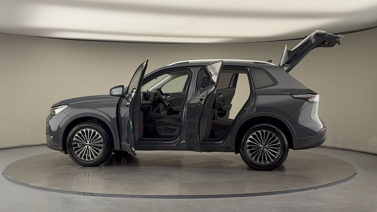 More views of Volkswagen Tiguan
