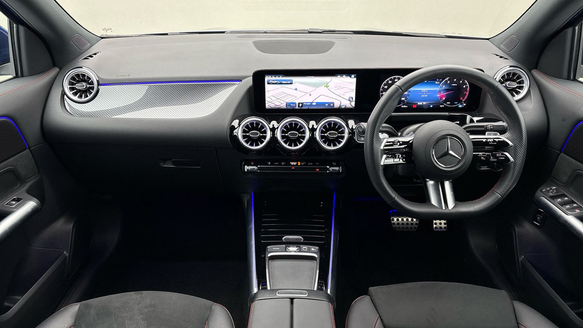 Mercedes-Benz GLA Image 12