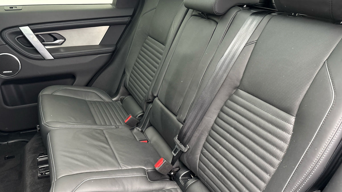 Land Rover Discovery Sport Image 8