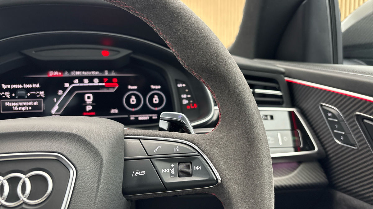 Audi RSQ8 Image 14