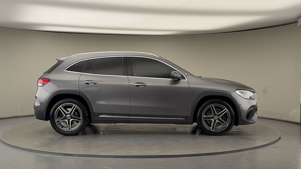 Mercedes-Benz GLA Image 16