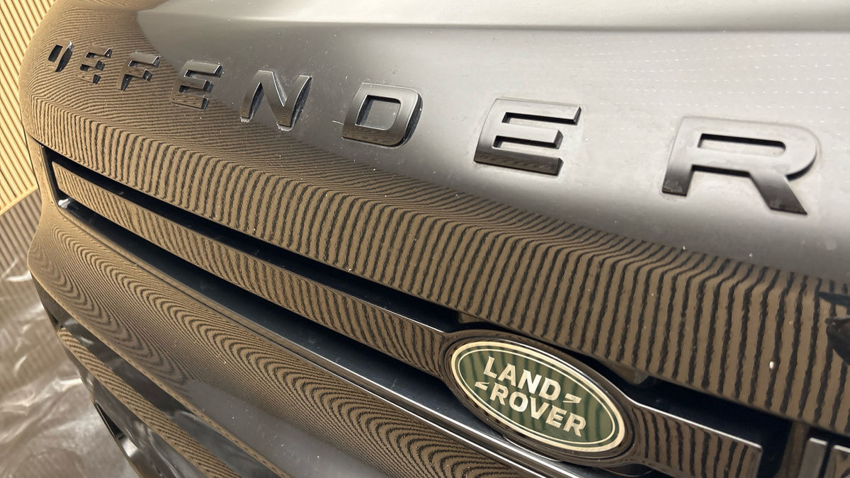 Land Rover Defender 110 Image 24
