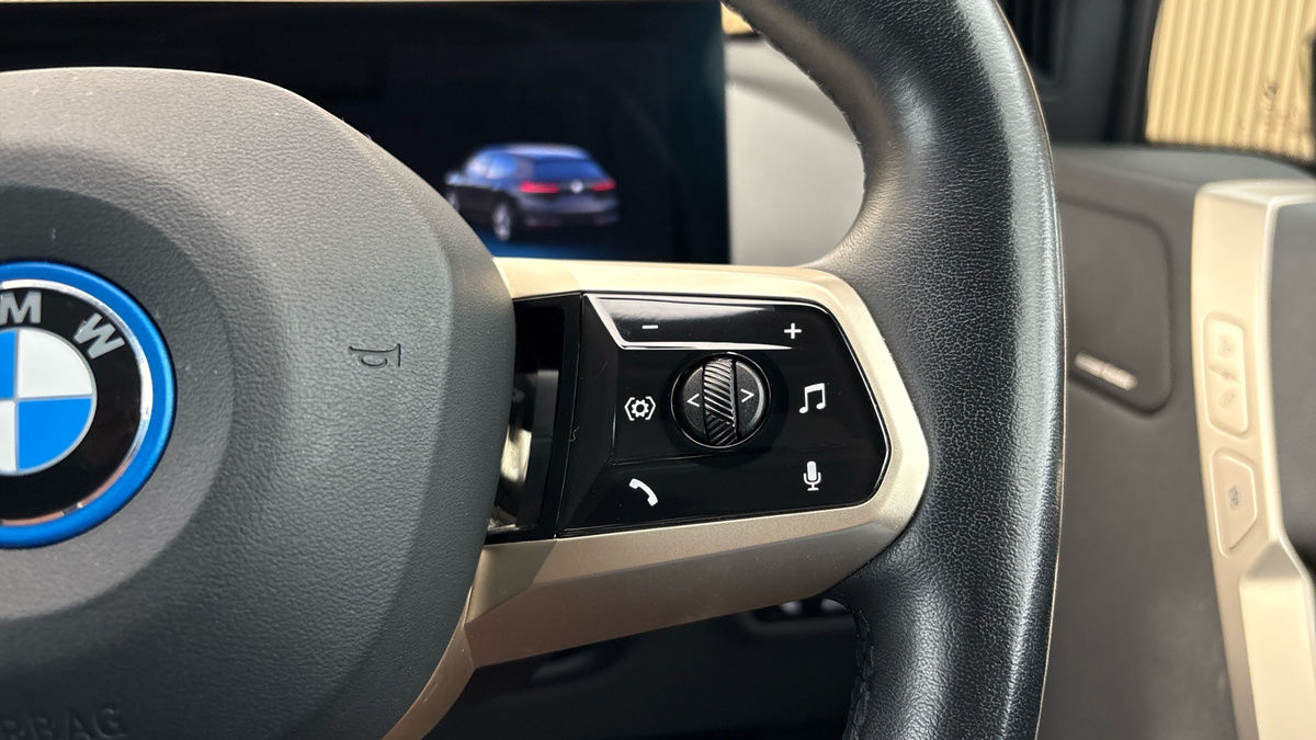 BMW iX Image 15