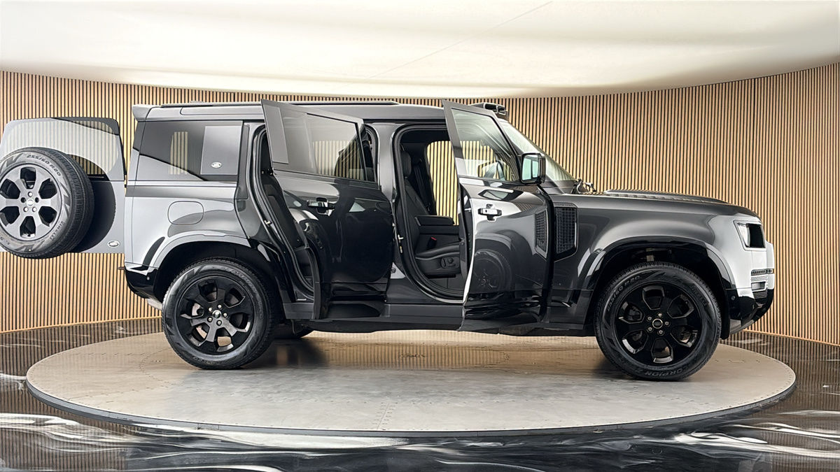 More views of Land Rover Defender 110