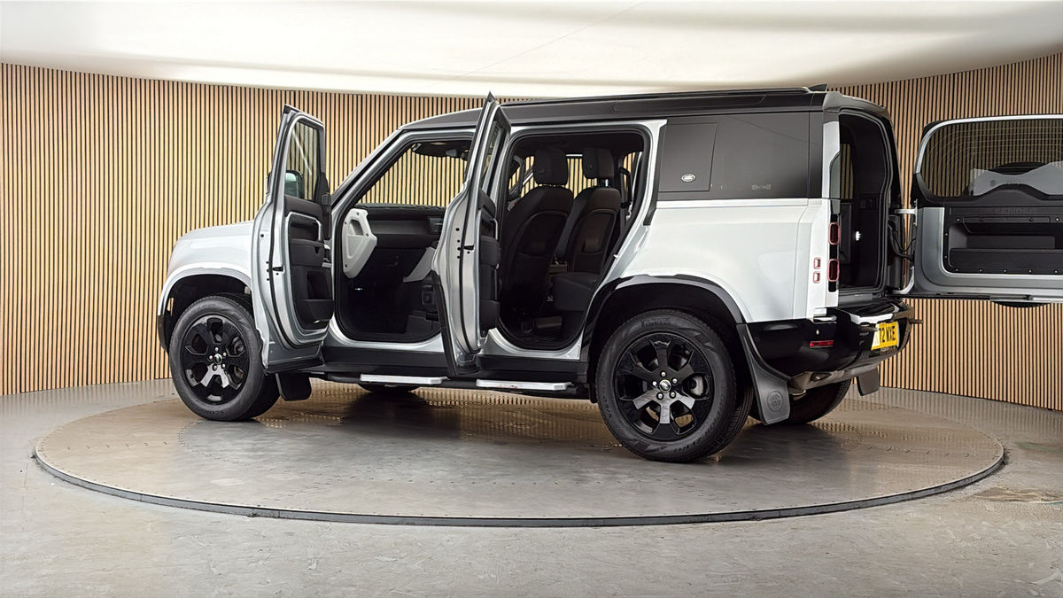 More views of Land Rover Defender 110