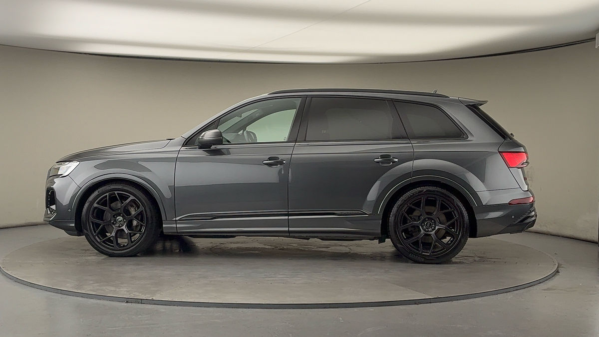 More views of Audi Q7