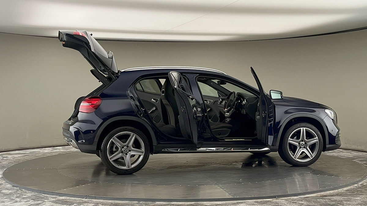 More views of Mercedes-Benz GLA