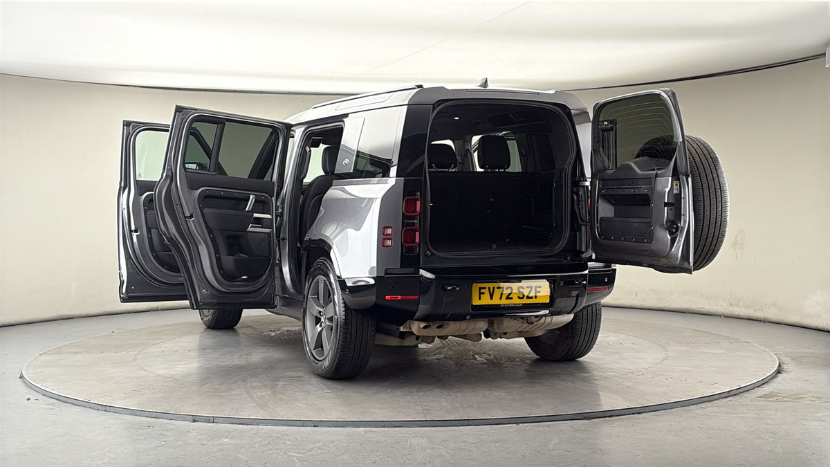 More views of Land Rover Defender 110